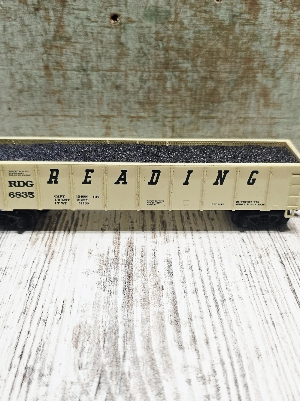 Mantua 731-521 HO Scale Heavy 43' Gondola Reading RDG #6835 w/ Load